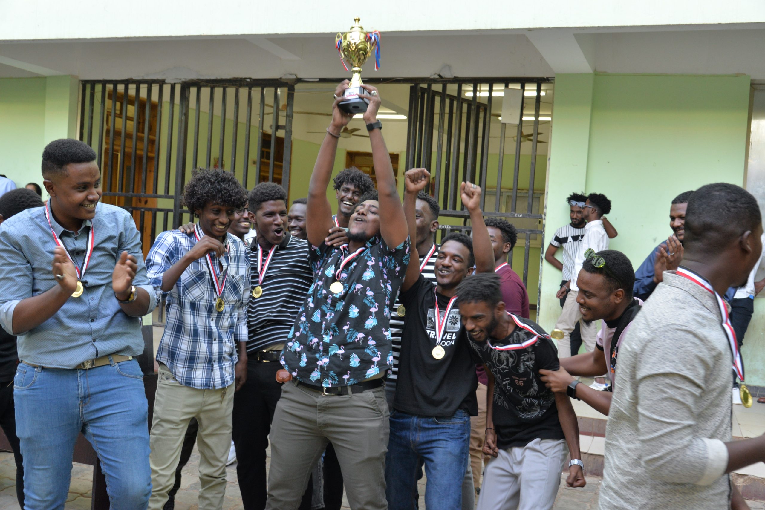 جامعة العلوم والتقانة تحتفل بختام الدورة الرياضية وتكرم الشياطين الحمر 