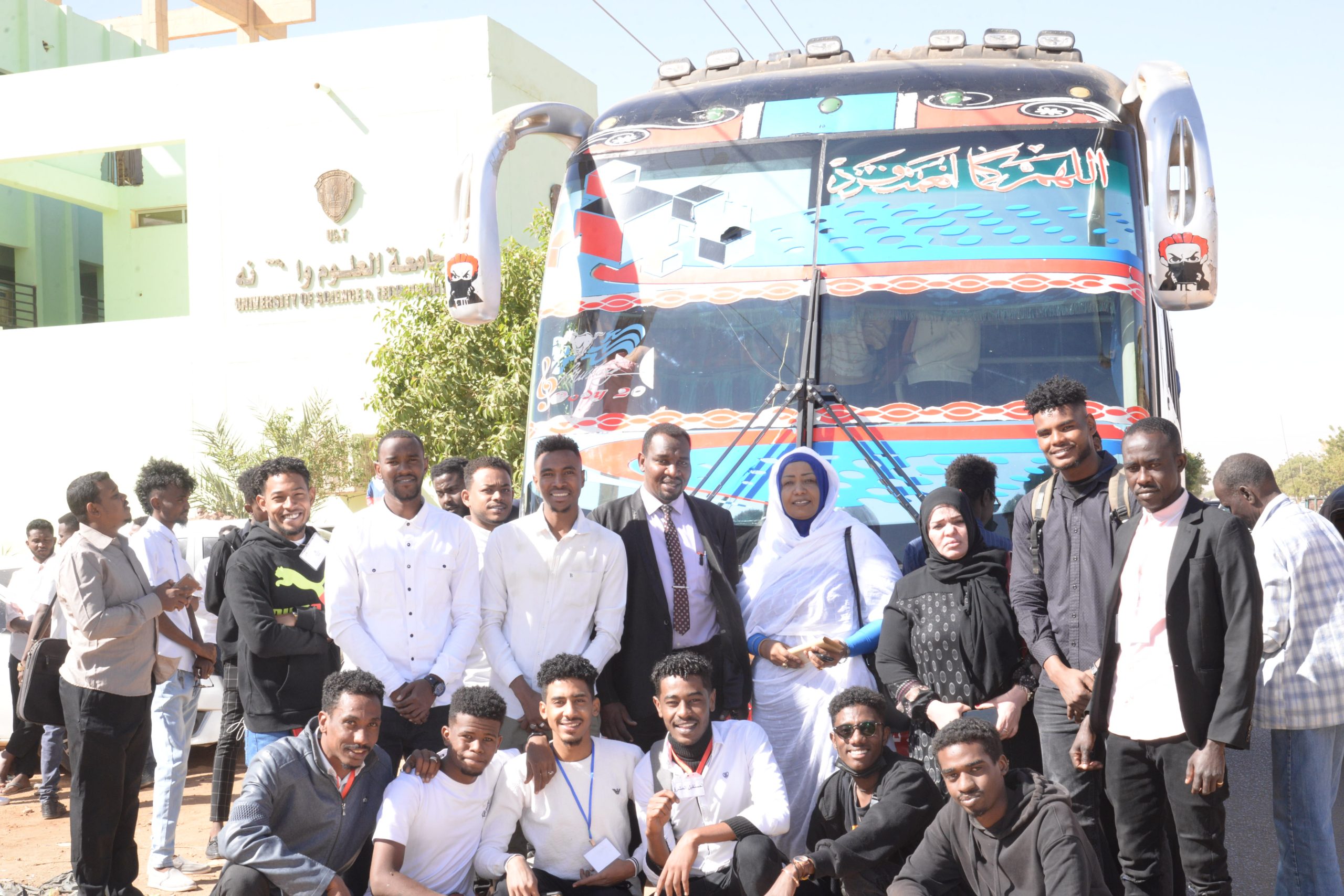 طلاب جامعة العلوم والتقانة يقومون برحلة علمية بمدينة جياد