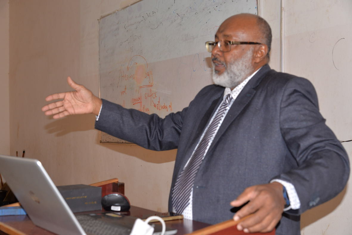 جامعة العلوم والتقانة تفتح ملف قضايا الشباب ..(إدمان المخدرات )